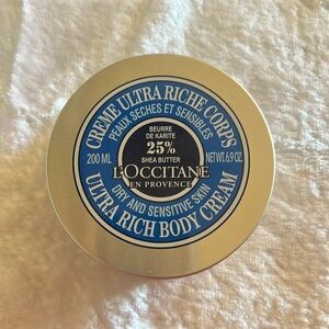 L'OCCITANE EN PROVENCE
Shea Butter Ultra Rich Body Cream
NWT (Seal still Intact)